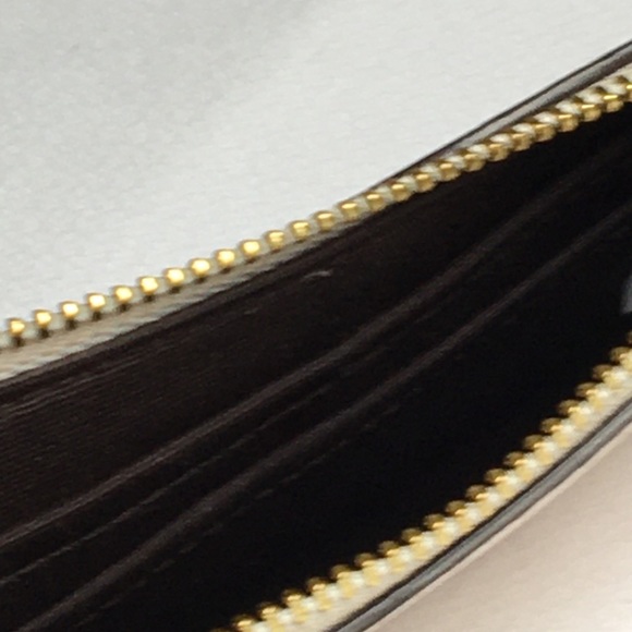 COACH Women’s Wristlet. - Picture 6 of 8